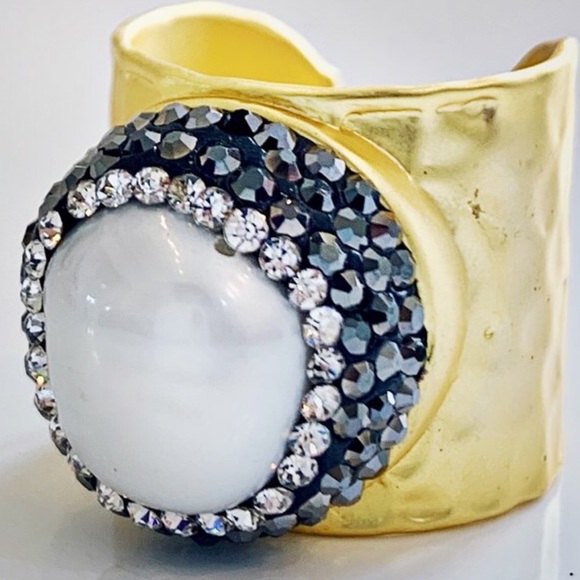 GOLD BAROQUE PEARL STATEMENT RING - Picture 2 of 4